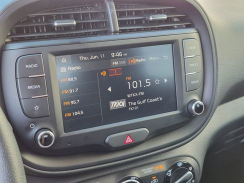 Used 2025 Kia Soul LX w/ LX Technology Package FWD image 20