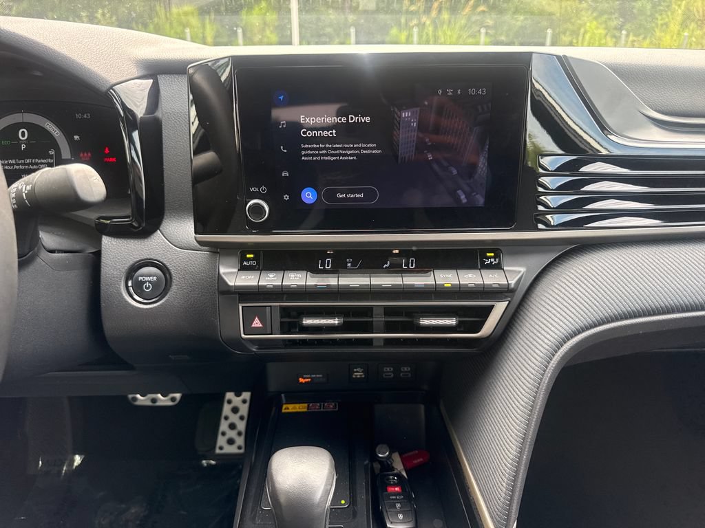 Used 2025 Toyota Camry SE FWD image 18