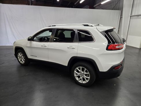 Used 2016 Jeep Cherokee Latitude w/ Comfort/Convenience Group FWD image 3