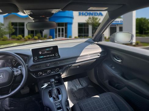 Used 2025 Honda HR-V Sport image 31