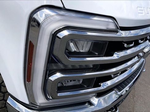 Used 2024 Ford F250 Lariat w/ Chrome Package image 34