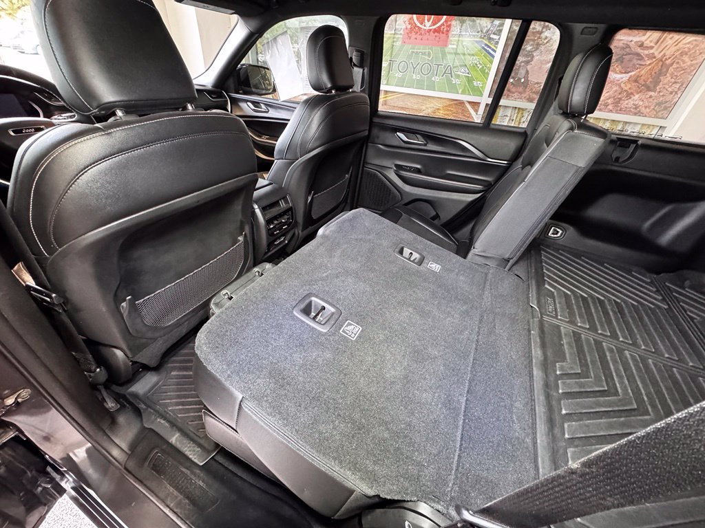 Used 2024 Jeep Grand Cherokee Altitude AWD/4WD image 35