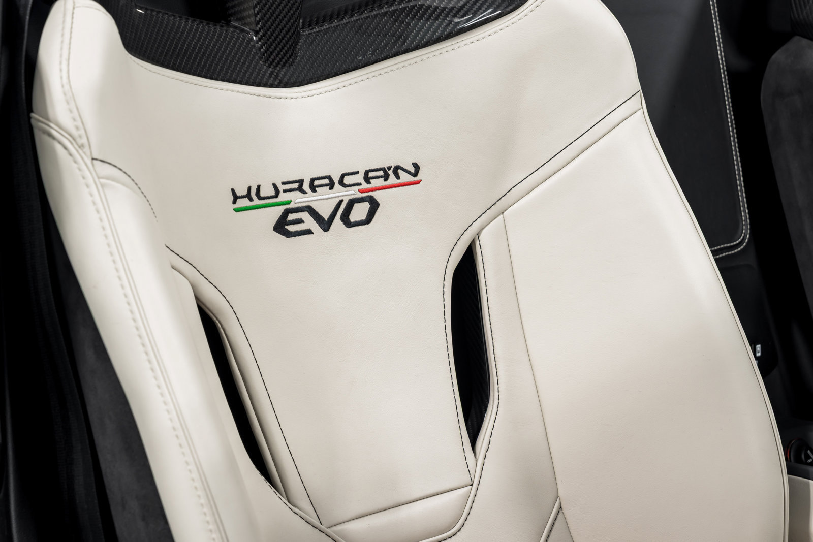 Used 2022 Lamborghini Huracan EVO RWD image 35