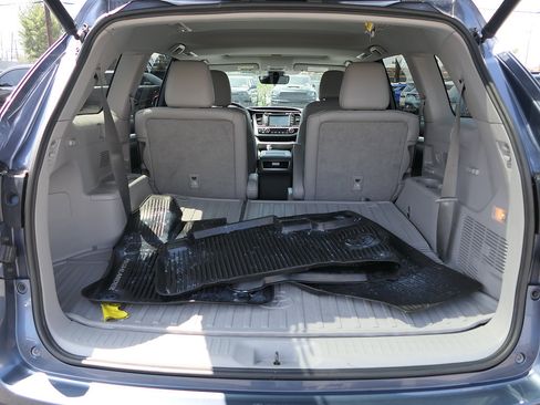 Used 2018 Toyota Highlander XLE FWD image 20