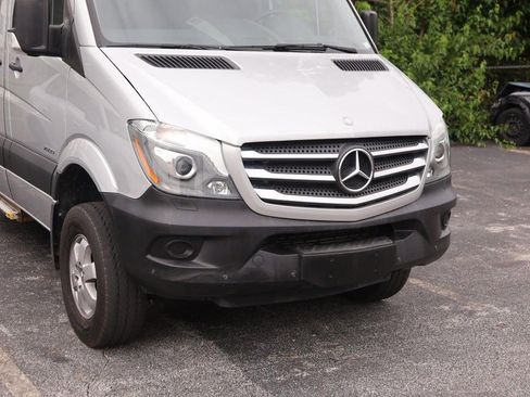 Used 2015 Mercedes-Benz Sprinter 2500 image 2