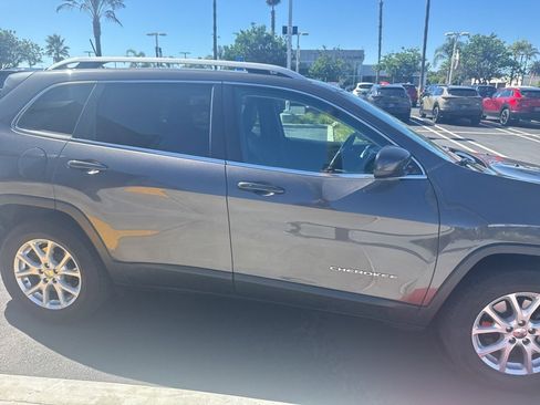 Used 2018 Jeep Cherokee Latitude Plus w/ Cold Weather Group image 35