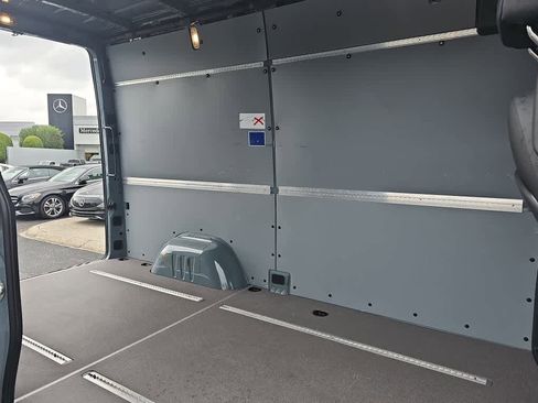 Used 2025 Mercedes-Benz Sprinter 2500 image 7