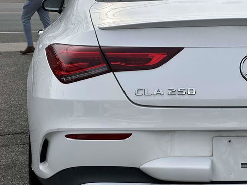 Used 2022 Mercedes-Benz CLA 250 4MATIC image 11