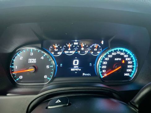 Used 2017 Chevrolet Suburban LT image 17