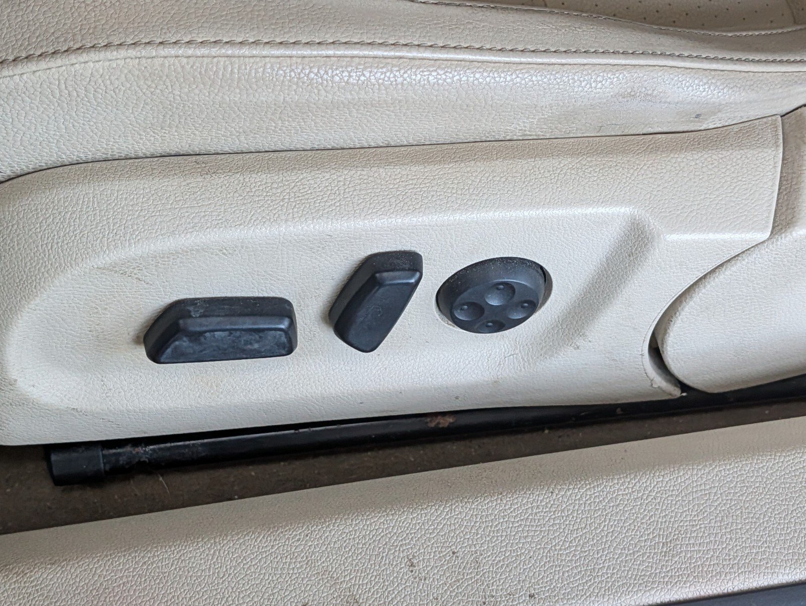 Used 2013 Volkswagen Eos Komfort FWD image 11