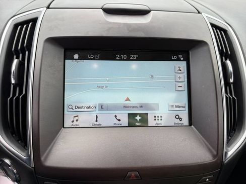 Used 2018 Ford Edge Titanium w/ Equipment Group 302A AWD/4WD image 25