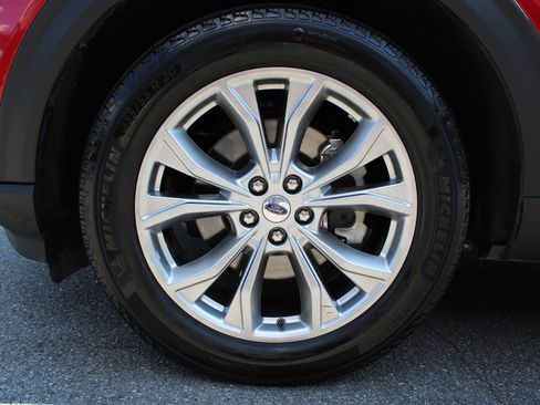 Used 2024 Ford Explorer Limited image 9