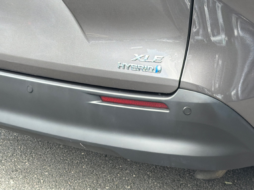 Used 2023 Toyota Sienna XLE AWD/4WD image 5