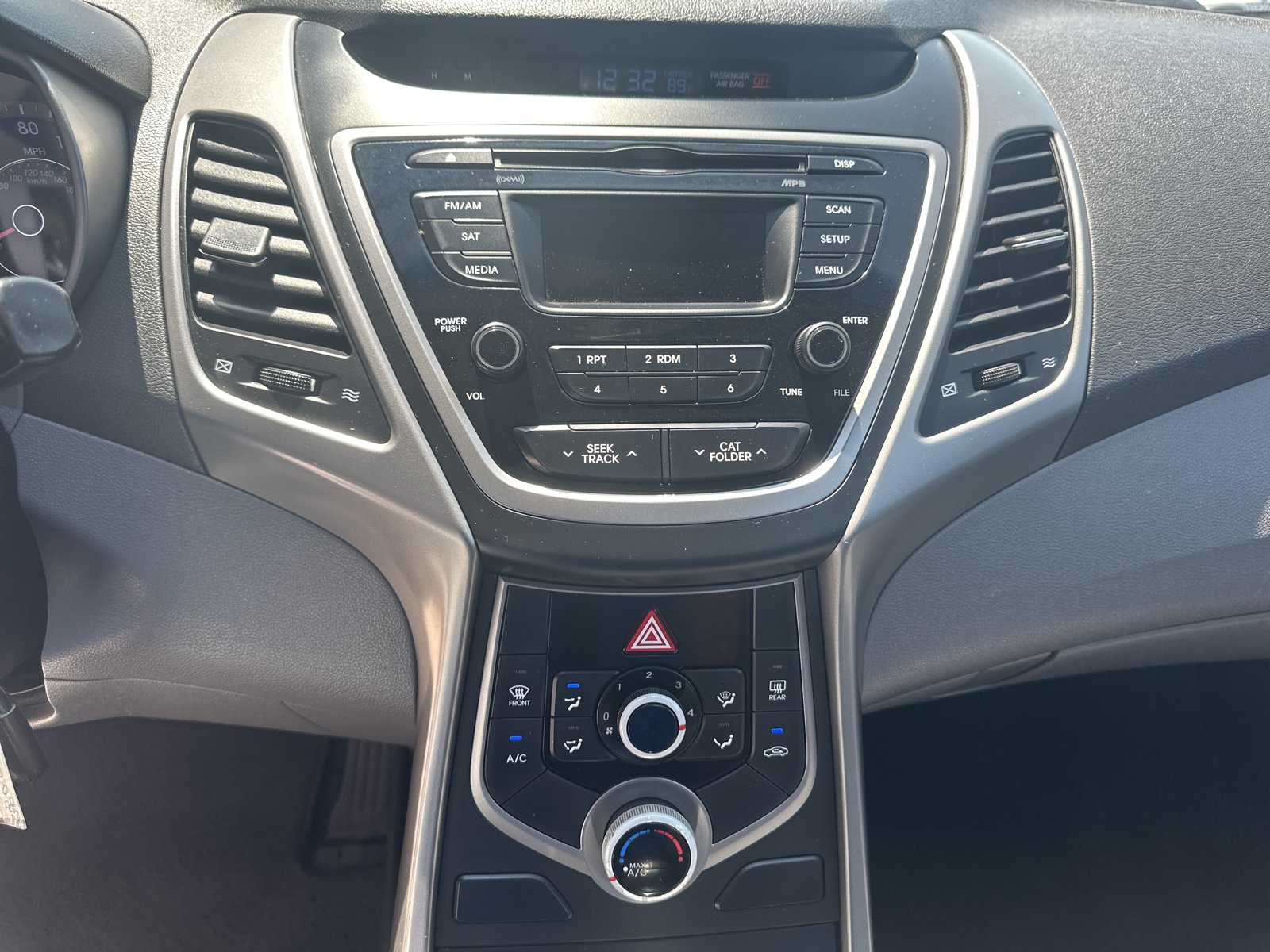 Used 2015 Hyundai Elantra SE FWD image 13