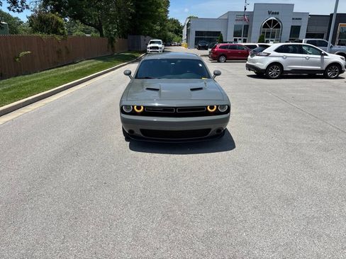 Used 2017 Dodge Challenger SXT RWD image 8