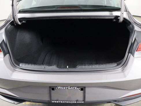 Used 2022 Hyundai Elantra Blue FWD image 17