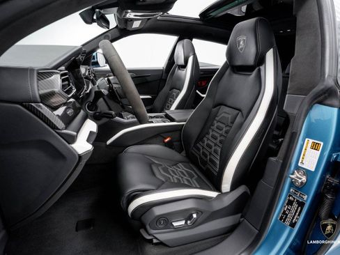 Used 2025 Lamborghini Urus SE image 31