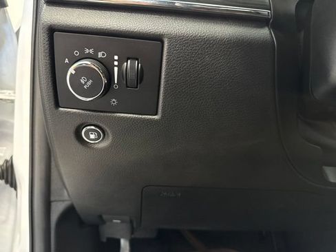 Used 2020 Jeep Grand Cherokee Limited AWD/4WD image 28