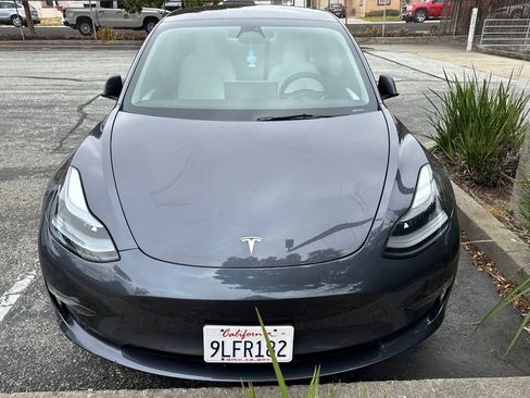 Used 2023 Tesla Model 3 Standard Range RWD image 3