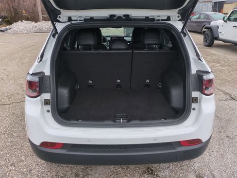 Certified 2024 Jeep Compass Limited image 33