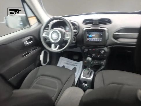 Used 2019 Jeep Renegade Latitude AWD/4WD image 14