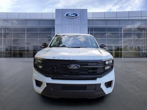 Used 2025 Ford Expedition Active RWD image 3