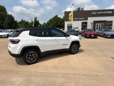 Used 2025 Jeep Compass Trailhawk AWD/4WD image 12