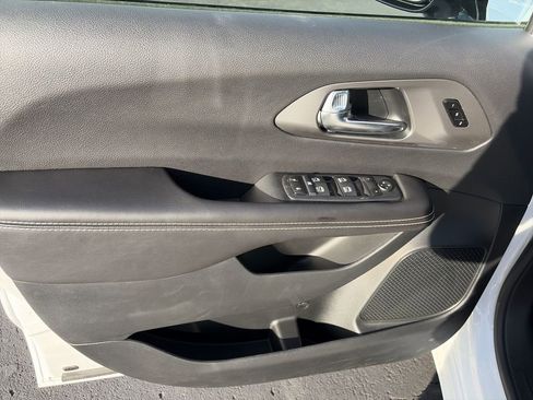 New 2026 Chrysler Pacifica Select w/ S Appearance Package image 13