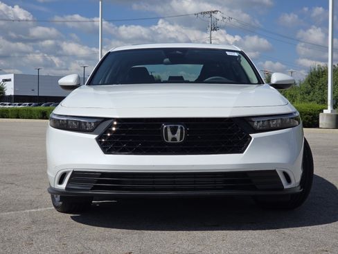 Used 2024 Honda Accord EX image 11