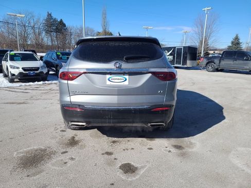 Used 2023 Buick Enclave Essence image 5