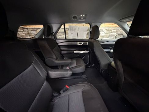 Used 2023 Ford Explorer XLT AWD/4WD image 30