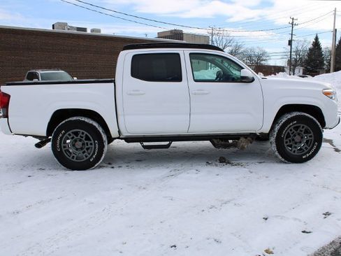 Used 2021 Toyota Tacoma SR image 5