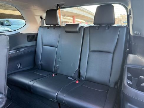 Certified 2025 Toyota Grand Highlander AWD image 31