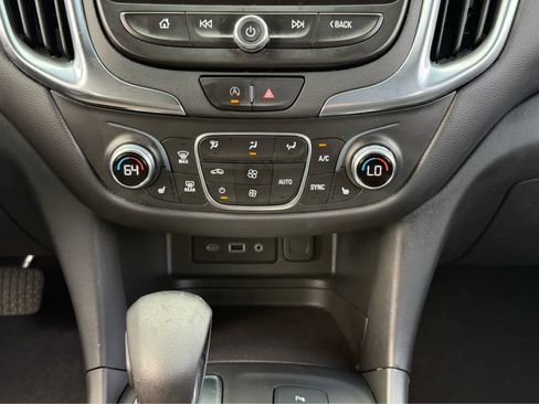 Used 2022 Chevrolet Equinox LT FWD image 29