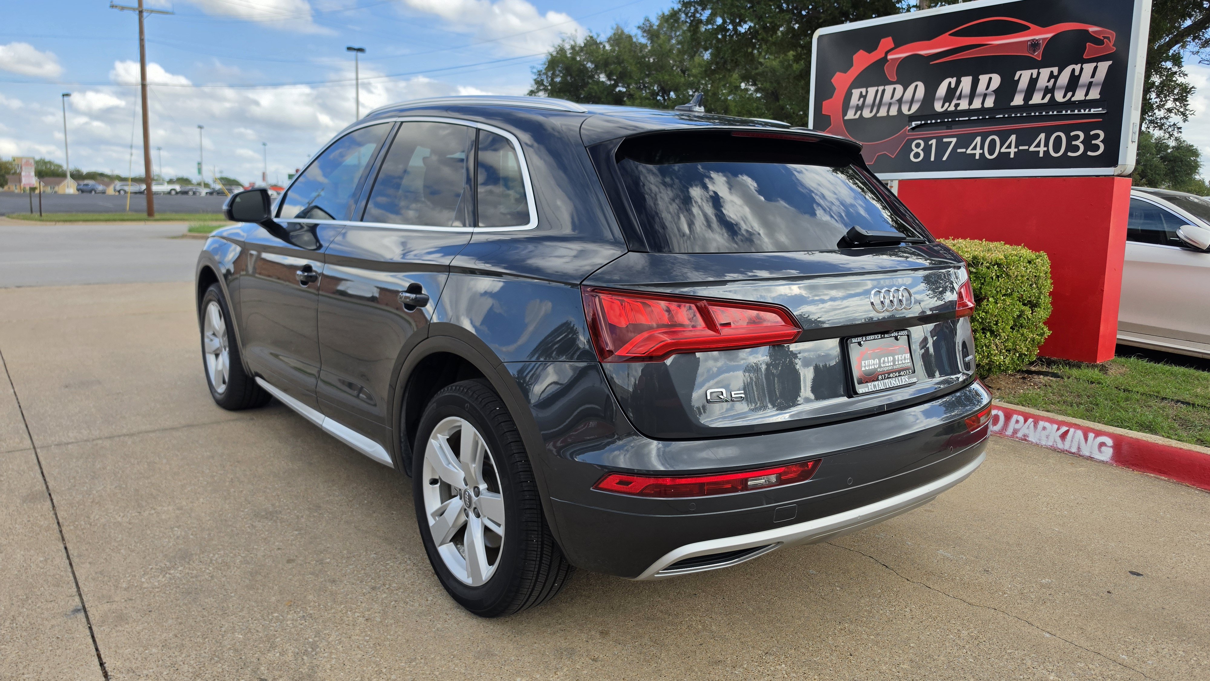 Used 2019 Audi Q5 2.0T Premium Plus w/ Premium Plus Package AWD/4WD image 3