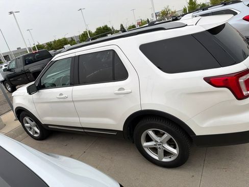 Used 2016 Ford Explorer XLT w/ Equipment Group 202A AWD/4WD image 7