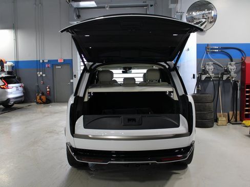 Used 2024 Land Rover Range Rover SE image 41