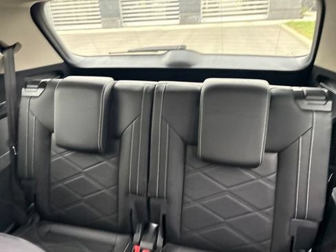 Used 2025 Volkswagen Atlas SE FWD image 21
