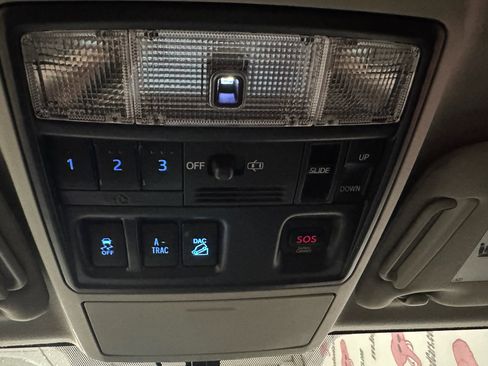 Used 2018 Toyota 4Runner Limited image 17