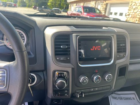 Used 2018 RAM 1500 Express AWD/4WD image 18