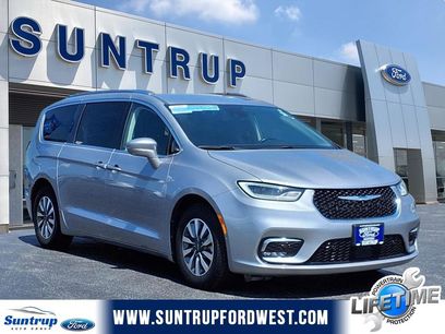 Used 2021 Chrysler Pacifica Touring-L
