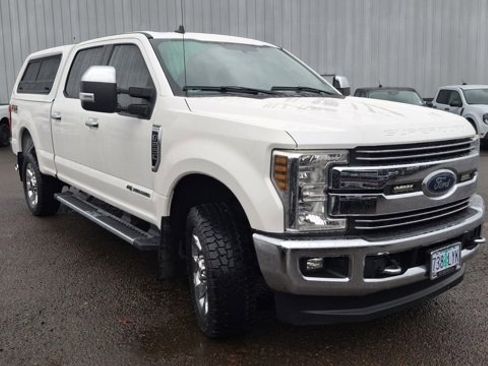 Used 2019 Ford F250 Lariat w/ Chrome Package image 3