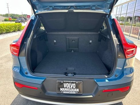 Used 2025 Volvo XC40 B5 Core AWD/4WD image 11