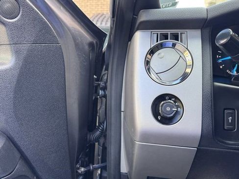 Used 2017 Ford Expedition XLT image 6