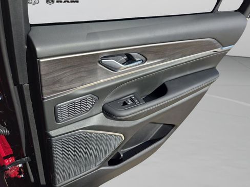 New 2025 Jeep Grand Cherokee L Overland w/ Trailer Tow Package image 28