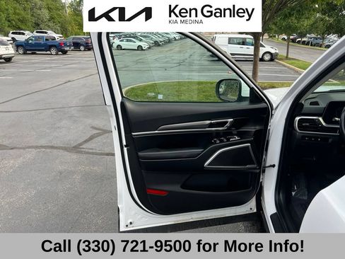 Certified 2024 Kia Telluride S w/ S Sunroof Package AWD/4WD image 24