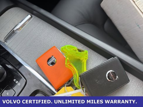 Certified 2025 Volvo XC60 B5 Plus image 28