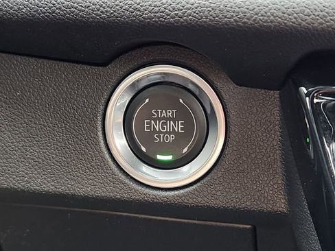 Used 2025 Chevrolet Traverse RS image 23