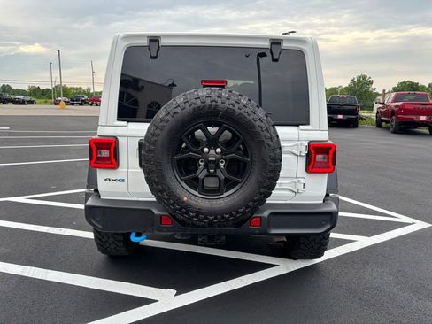 Used 2024 Jeep Wrangler Unlimited AWD/4WD image 8