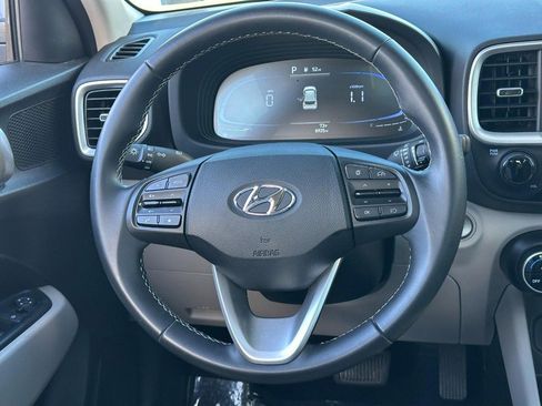 Used 2024 Hyundai Venue SEL image 12